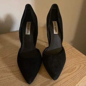Steve Madden Black Suede Pointy Toed Pumps
